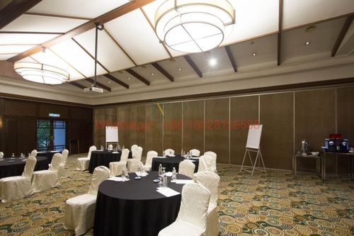 最新の企業 ソリューションについて 可動壁の仕組み：デザインと防音のシンプルなガイド