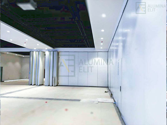 良い価格 6061-T6 アルミニウム合金枠とガルバン化四角管キールを備えた防火と防音移動隔壁 オンライン