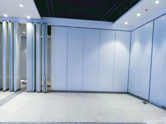 良い価格 Sliding Single Glazed Office Glass Partition Wall with Concealed Connections and Transparent Coloured Glass オンライン
