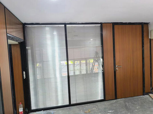 良い価格 Customized Acoustic Glass Partition Wall with Stainless Steel 304# Accessories and EPDM Sealant Rubber for Laboratory Settings オンライン
