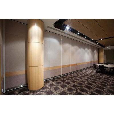 展示館 音響隔壁 折りたたみ 操作可能な隔壁