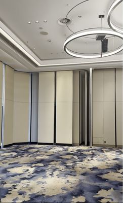 大ホール 木製の隔壁 滑り声隔壁 カスタマイズ