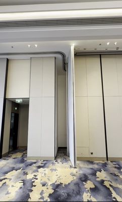 良い価格 操作可能な折り畳み式商業用移動壁システム オフィスビル オンライン