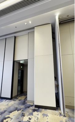 ディストリビューター オフィス家具 モジュール型スクリーン ホテル ディバイダー 活動 音響パネル ガラス用部屋 移動型隔壁