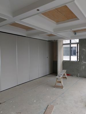 厚さ 105CM MDF 会議室用にカスタマイズされた操作可能なパネルパーティション