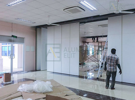 良い価格 6061-T6アルミニウム合金フレームと45dbの遮音性を備えた、高さ4メートルまでの音響可動間仕切り壁 オンライン