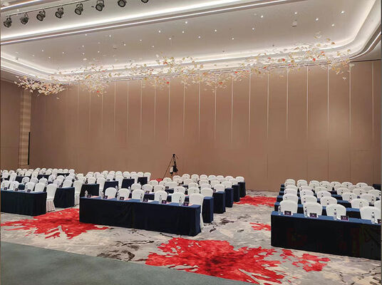 良い価格 折りたたみ可能な音響オフィスパーティション 展示ホール用Q235鋼枠と6061-T6プロファイル オンライン